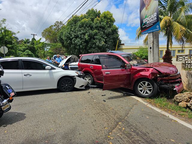 Nueve personas resultan heridas tras accidente de auto en Arecibo